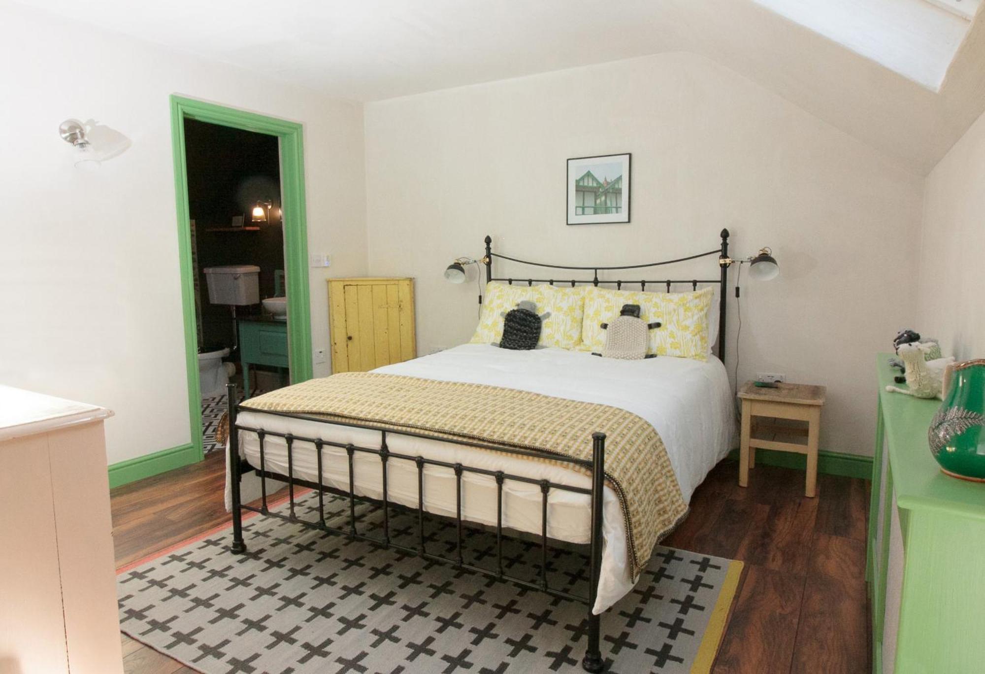 Creatively Converted Barn In Accessible Rural Spot Llanwrda Eksteriør billede